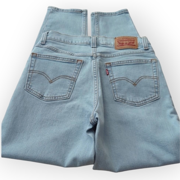 Levi's Mom Jean High Rise Ankle Jeans  Size 26 Women's Light Wash - Picture 13 of 14